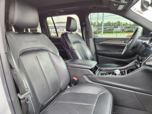 Used 2024 Jeep Grand Cherokee Overland image 16