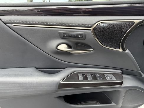 Used 2019 Lexus ES 350 Ultra Luxury w/ Accessory Package 2 FWD image 13