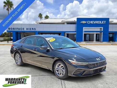 Used 2024 Hyundai Elantra SEL FWD image 1
