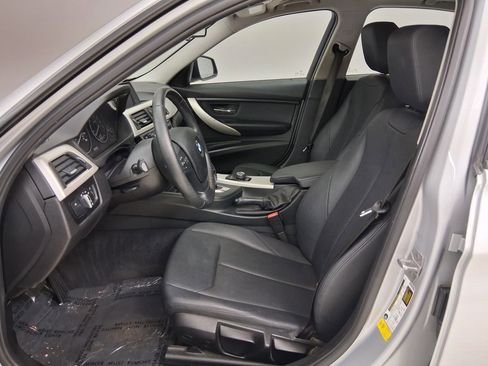 Used 2018 BMW 320i Sedan RWD image 3
