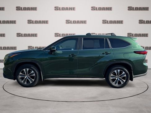 Used 2023 Toyota Highlander XLE AWD/4WD image 2