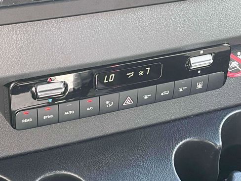 Used 2024 Mercedes-Benz Sprinter 2500 image 25