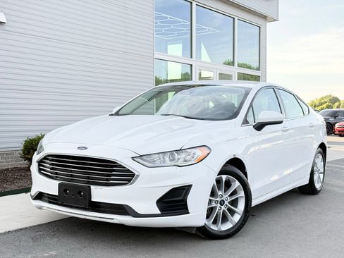 Used 2020 Ford Fusion SE FWD image 1