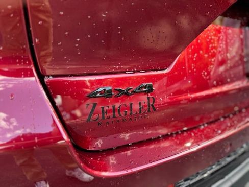 New 2025 Jeep Grand Cherokee Limited w/ Black Appearance Package image 8