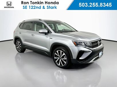 Used 2022 Volkswagen Taos SE w/ Panoramic Sunroof Package