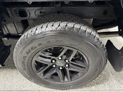Used 2021 Chevrolet Silverado 1500 LT Trail Boss w/ Convenience Package II AWD/4WD image 18