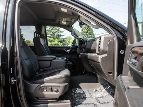 Used 2024 GMC Sierra 2500 SLT AWD/4WD image 11