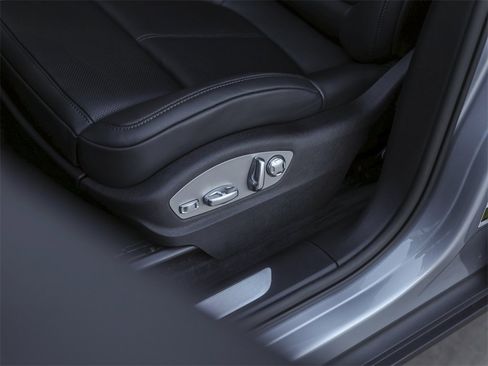 New 2026 Porsche Macan S image 16