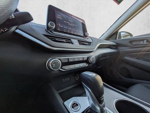 Used 2025 Nissan Altima 2.5 S image 13