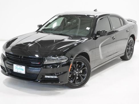 Used 2022 Dodge Charger SXT w/ Blacktop Package image 2