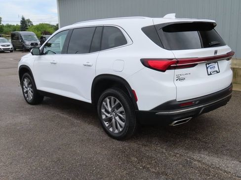 Used 2026 Buick Enclave Preferred AWD/4WD image 9