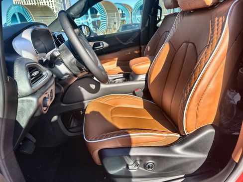 New 2026 Chrysler Pacifica Pinnacle FWD image 13