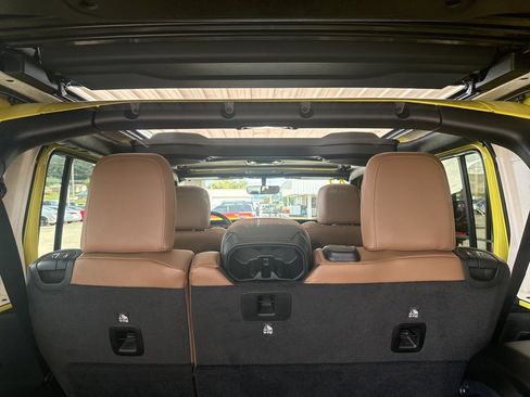 Used 2022 Jeep Wrangler Unlimited Rubicon w/ Steel Bumper Group image 28