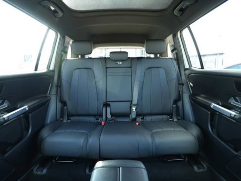 Used 2025 Mercedes-Benz GLB 250 4MATIC image 35