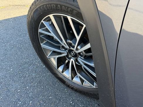Used 2019 Hyundai Tucson Ultimate w/ Cargo Package FWD image 10
