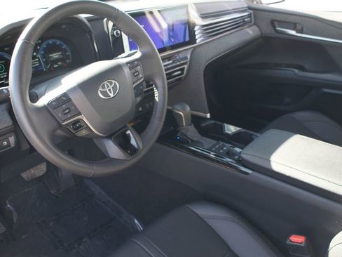 Used 2025 Toyota Camry XLE image 14