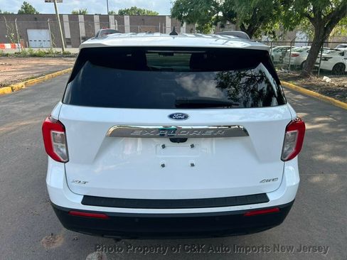 Used 2022 Ford Explorer XLT AWD/4WD image 13