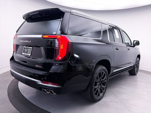 Used 2025 GMC Yukon XL Denali w/ Sun & Power Step Package AWD/4WD image 18