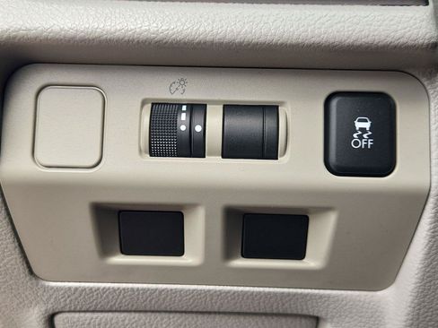 Used 2018 Subaru Forester 2.5i Premium AWD/4WD image 16