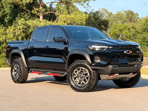 Used 2026 Chevrolet Colorado ZR2 w/ Technology Package AWD/4WD image 2