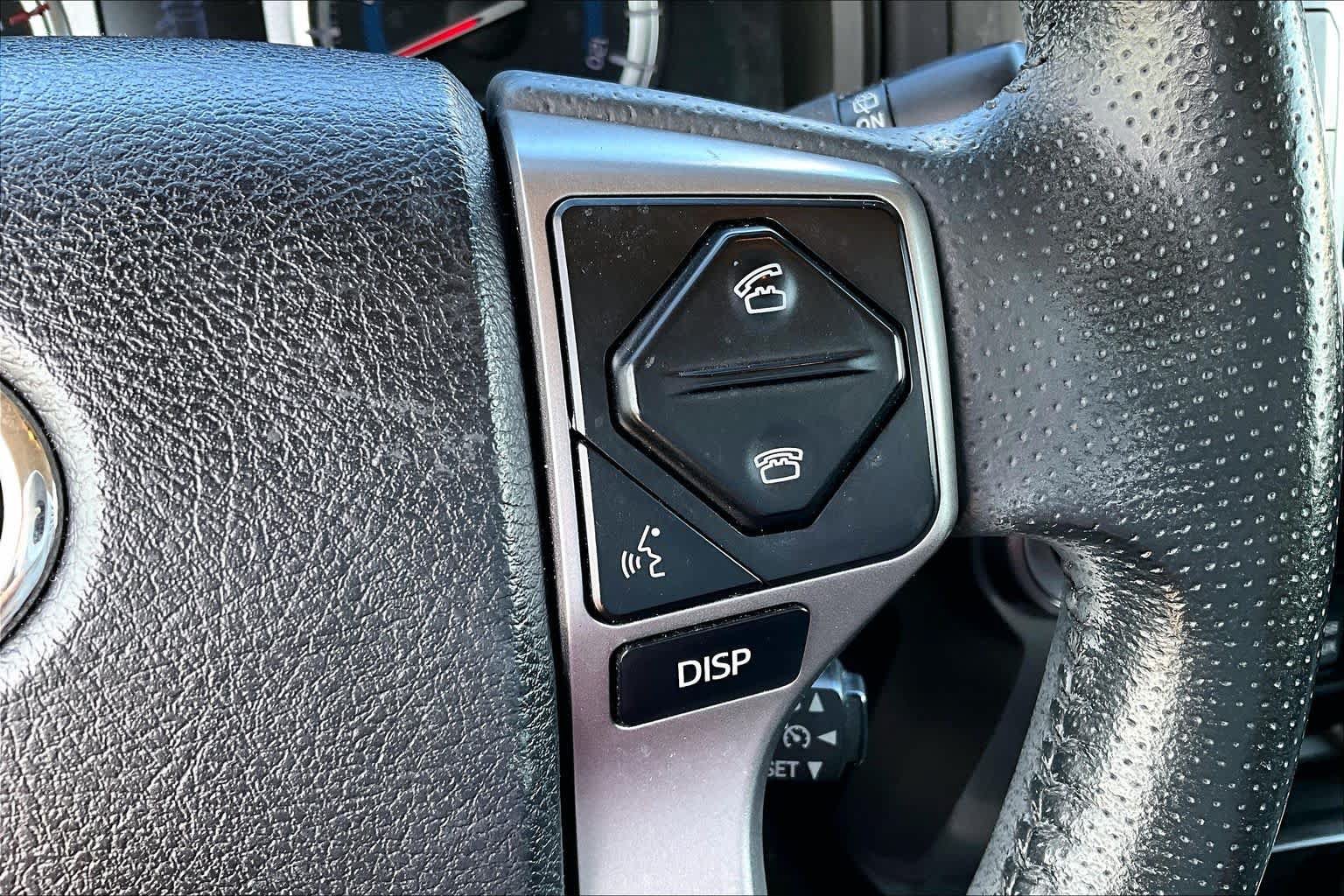 Used 2018 Toyota 4Runner SR5 AWD/4WD image 21