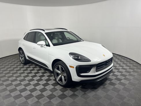 Certified 2024 Porsche Macan AWD/4WD image 9