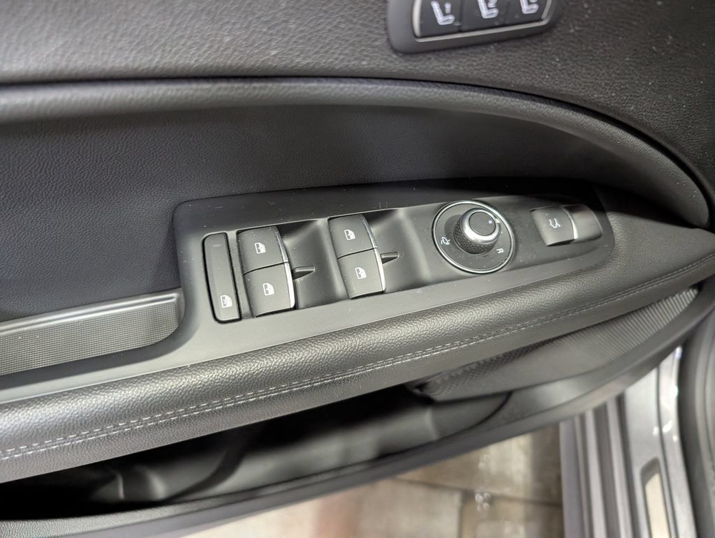 Used 2024 Alfa Romeo Stelvio Ti AWD/4WD image 14