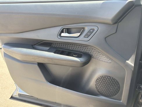 Used 2025 Nissan Ariya FWD image 17