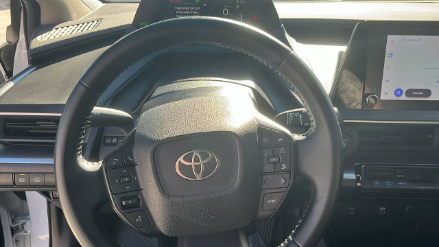 Used 2025 Toyota Prius LE FWD image 7
