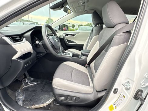 Used 2024 Toyota RAV4 XLE AWD/4WD image 13