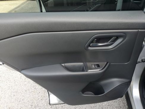 Certified 2025 Nissan Rogue S FWD image 10
