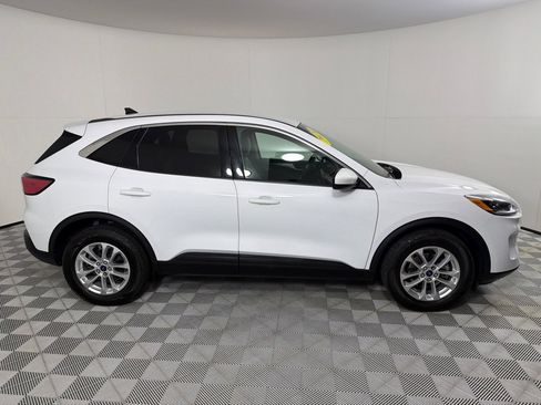 Used 2020 Ford Escape SE image 4