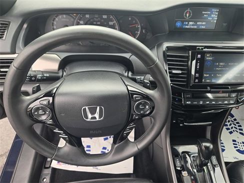 Used 2016 Honda Accord Touring image 25