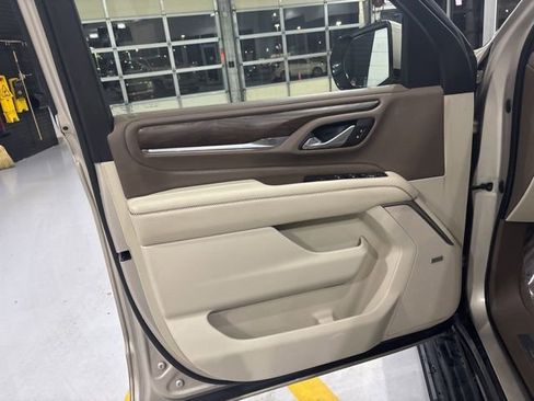 Used 2021 GMC Yukon XL Denali w/ Denali Premium Package image 14