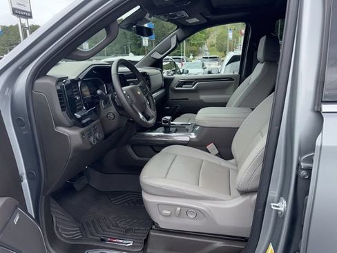 Certified 2025 Chevrolet Silverado 1500 LTZ AWD/4WD image 15