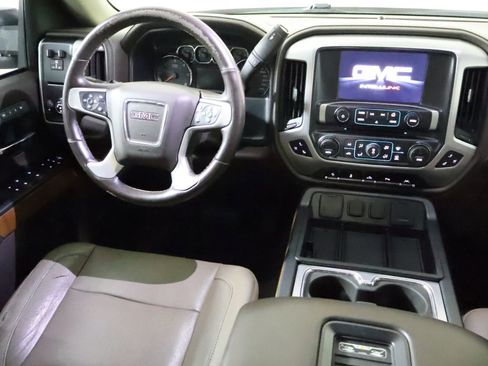 Used 2018 GMC Sierra 1500 SLT w/ Enhanced Driver Alert Package image 18