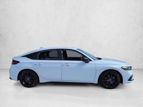 Used 2023 Honda Civic Sport image 4