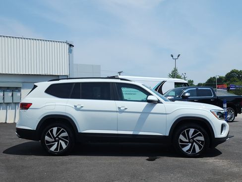 Used 2024 Volkswagen Atlas SE AWD/4WD image 6