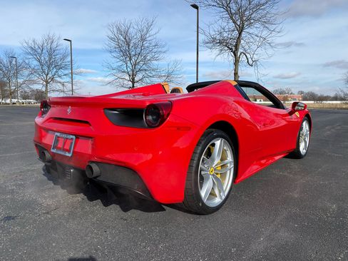 Used 2018 Ferrari 488 Spider image 9