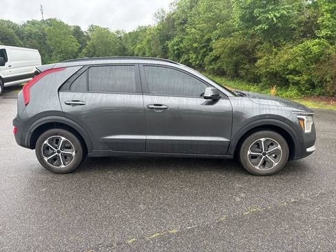 Used 2025 Kia Niro EX FWD image 2