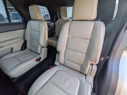 Used 2014 Ford Explorer XLT w/ Equipment Group 202A FWD image 16