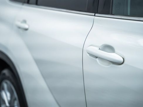 Used 2021 Toyota Highlander Limited AWD/4WD image 18