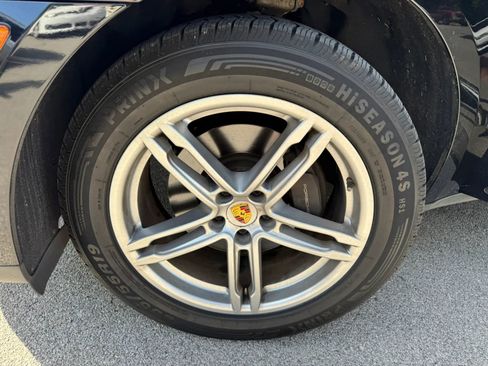 Used 2018 Porsche Macan Sport Edition AWD/4WD image 27