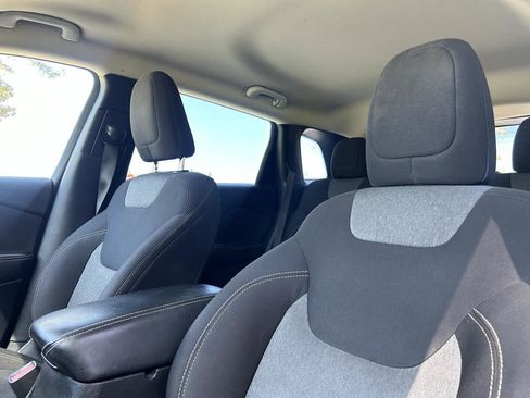 Used 2016 Jeep Cherokee Sport image 15