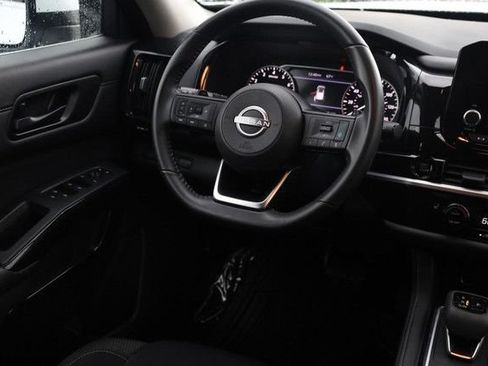 Certified 2025 Nissan Pathfinder SV FWD image 25