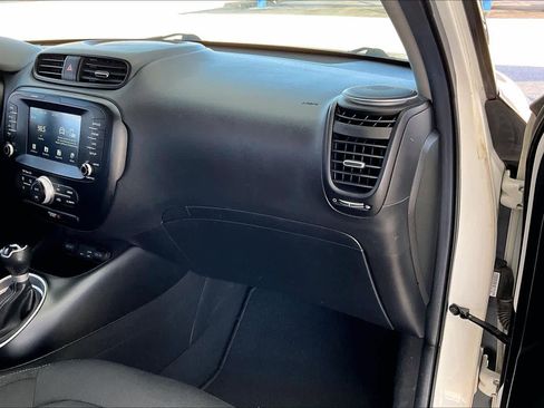 Used 2018 Kia Soul + image 18