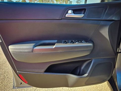 Used 2019 Kia Sportage LX image 10