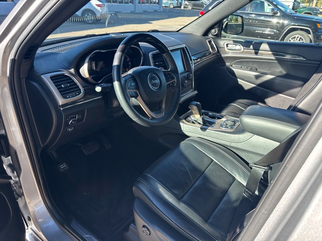 Used 2017 Jeep Grand Cherokee Overland w/ Jeep Active Safety Group AWD/4WD image 13