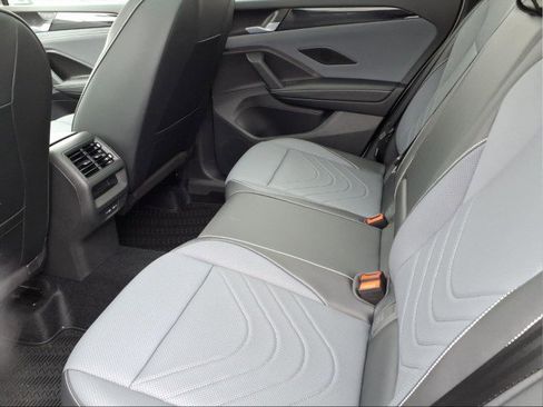 New 2026 Volkswagen Tiguan SE image 13