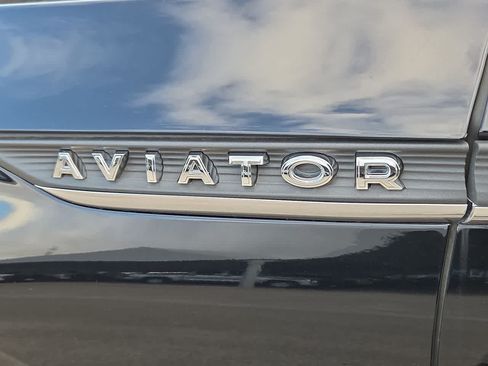 Used 2024 Lincoln Aviator Reserve w/ Equipment Group 201A AWD/4WD image 11